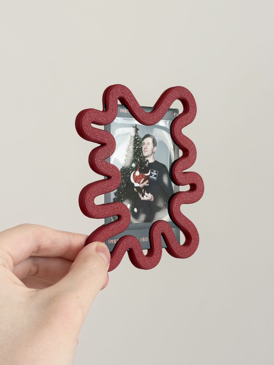 Магнитная рамка для фото Instax Mini, фоторамка на холодильник инстакс мини, бордовый жгут — фото 7