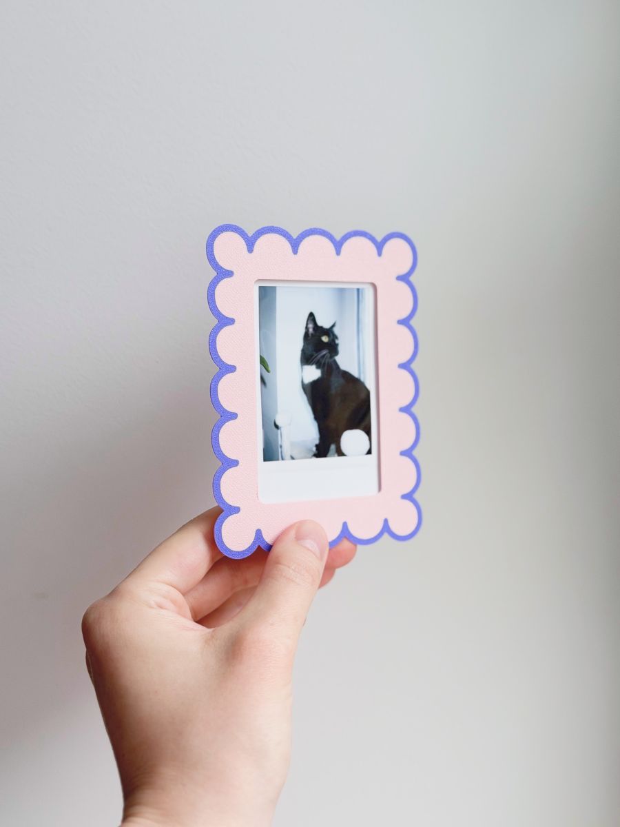 Магнитная рамка для фото Instax Mini, фоторамка на холодильник инстакс мини, сине-розовая обводка — фото 8
